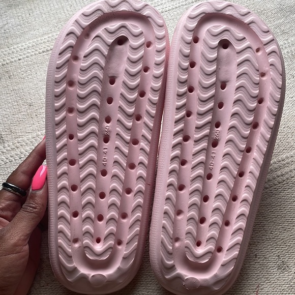 Women’s size 9 platform slides - Picture 4 of 4